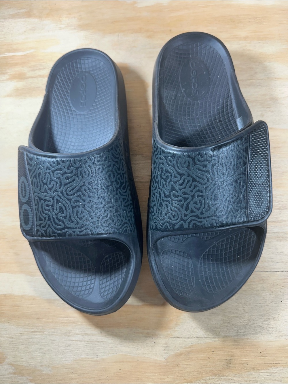 OOFOS Black Slide Sandals Men’s Size 9 - Picture 2 of 7